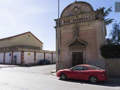 Il nostro punto di partenza � la piccola e rosa chiesetta rurale di San Pasquale, che si trova in via Fanelli quasi ad angolo con via Marin. La cappella fu costruita nel 1901